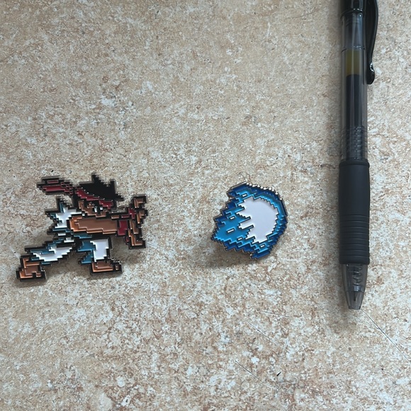 Street Fighter Ryu Pin Set - Picture 2 of 2